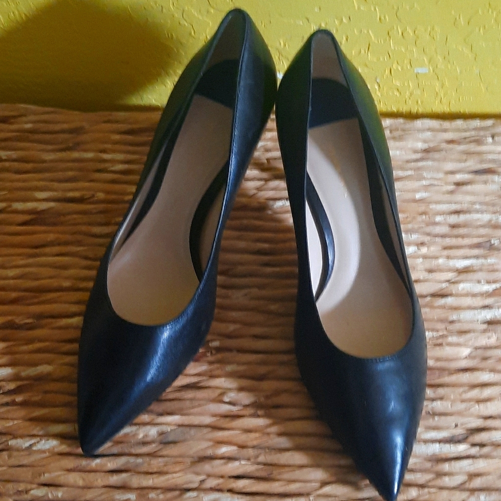 Stuart Weitzman Leather Black Pump